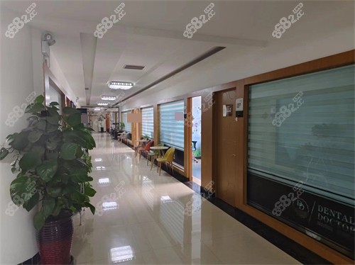 朝陽市牙博士口腔診療區(qū)走廊
