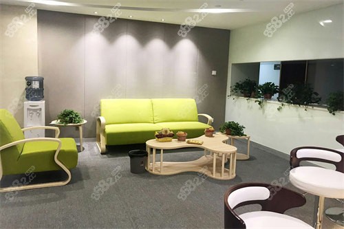 哈爾濱愛爾眼科醫(yī)院休息區(qū)