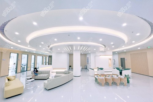 成都錦官口腔醫(yī)院大廳圖