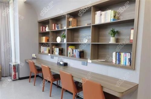 青島優(yōu)諾口腔等候區(qū)