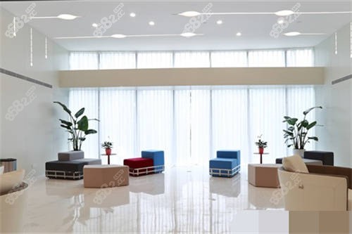 上海時(shí)光整形外科醫(yī)院大廳候診休息區(qū)環(huán)境