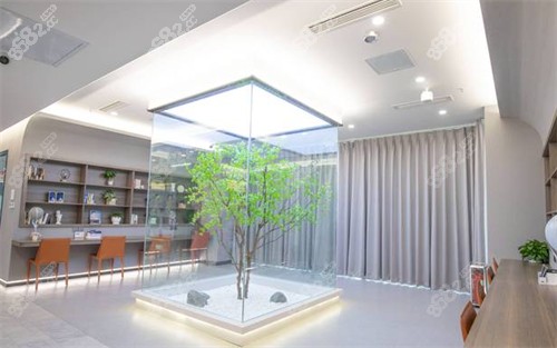 青島優(yōu)諾口腔等候區(qū)環(huán)境圖