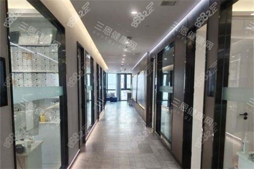 青島優(yōu)諾口腔市北總院診療區(qū)走廊