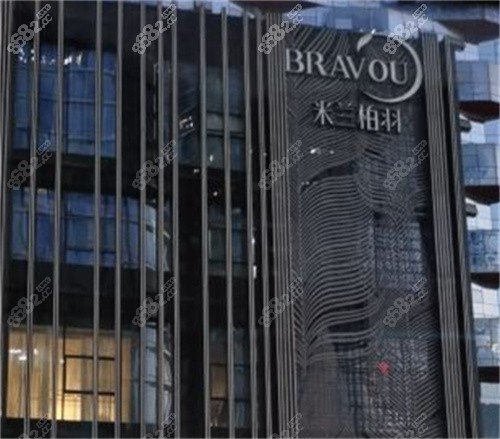 成都米蘭柏羽被曝光收費高！屬于成都正常收費，隆鼻1.5萬起，雙眼皮5800起