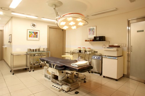 韓國手背抗衰打什么針更好？微晶瓷Radiesse在Elev皮膚科實現(xiàn)的長效美手奇跡