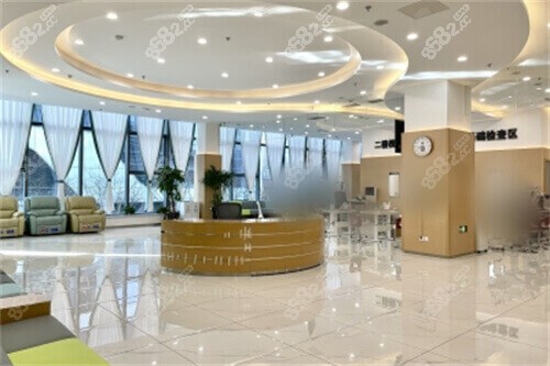 大連何氏眼科中山分院二樓大廳