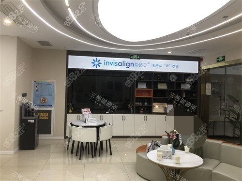 漢中小虎牙口腔門診部休息區(qū)展示柜