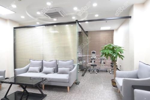 上海和平眼科醫(yī)院診療室