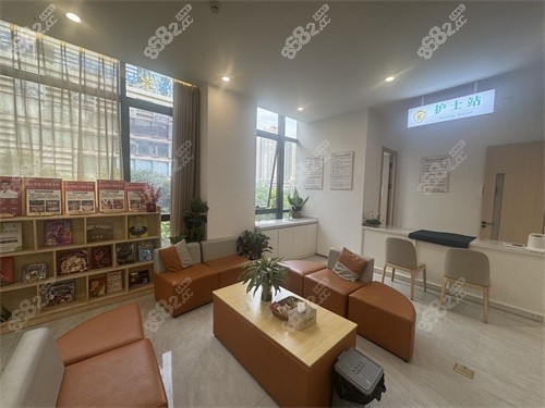 大理金萊雅口腔護士站休息區(qū)