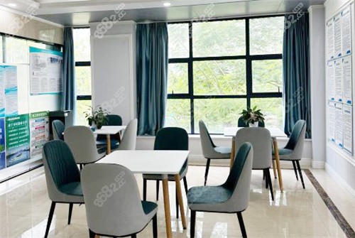 南寧嶺南口腔大廳休息區(qū)