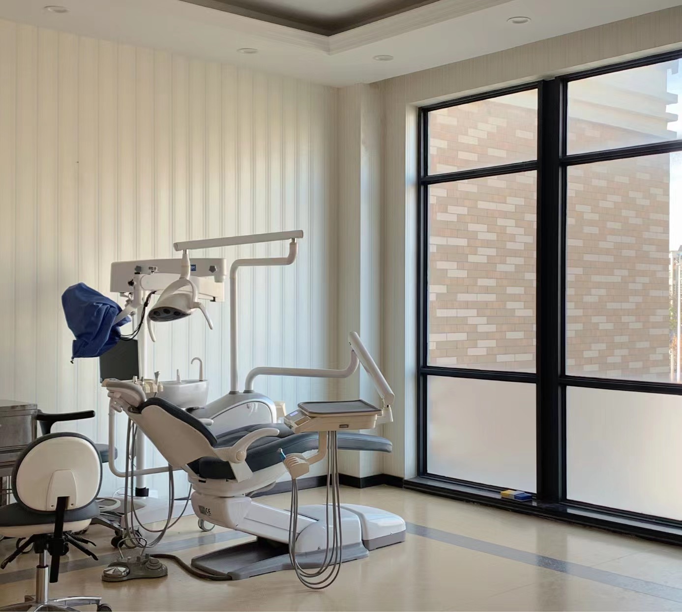 鼎秀齿科:种牙专精团队与价格优势