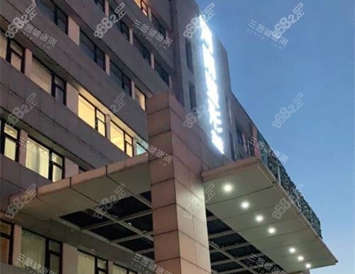 鄭州整形美容醫(yī)院正規(guī)靠譜嗎？挺靠譜的，是河南老牌的整形醫(yī)院，資質(zhì)硬