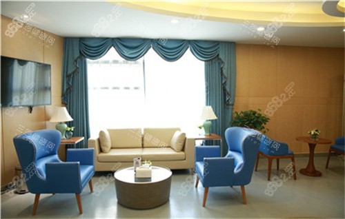 南京美奧口腔門診部等待