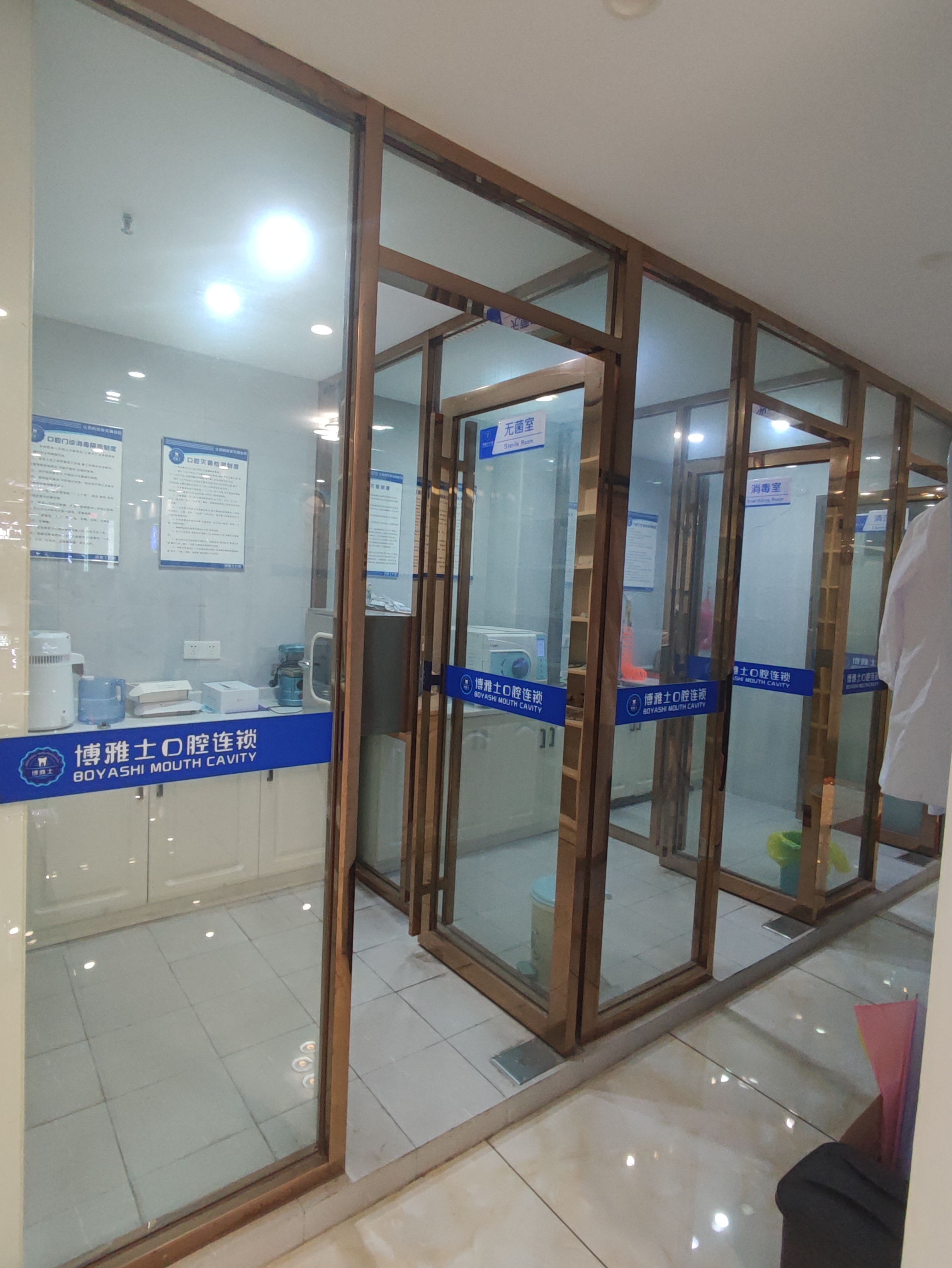 江門中 心醫(yī)院種植牙價(jià)格表揭秘：公辦醫(yī)院的“性價(jià)比密碼”