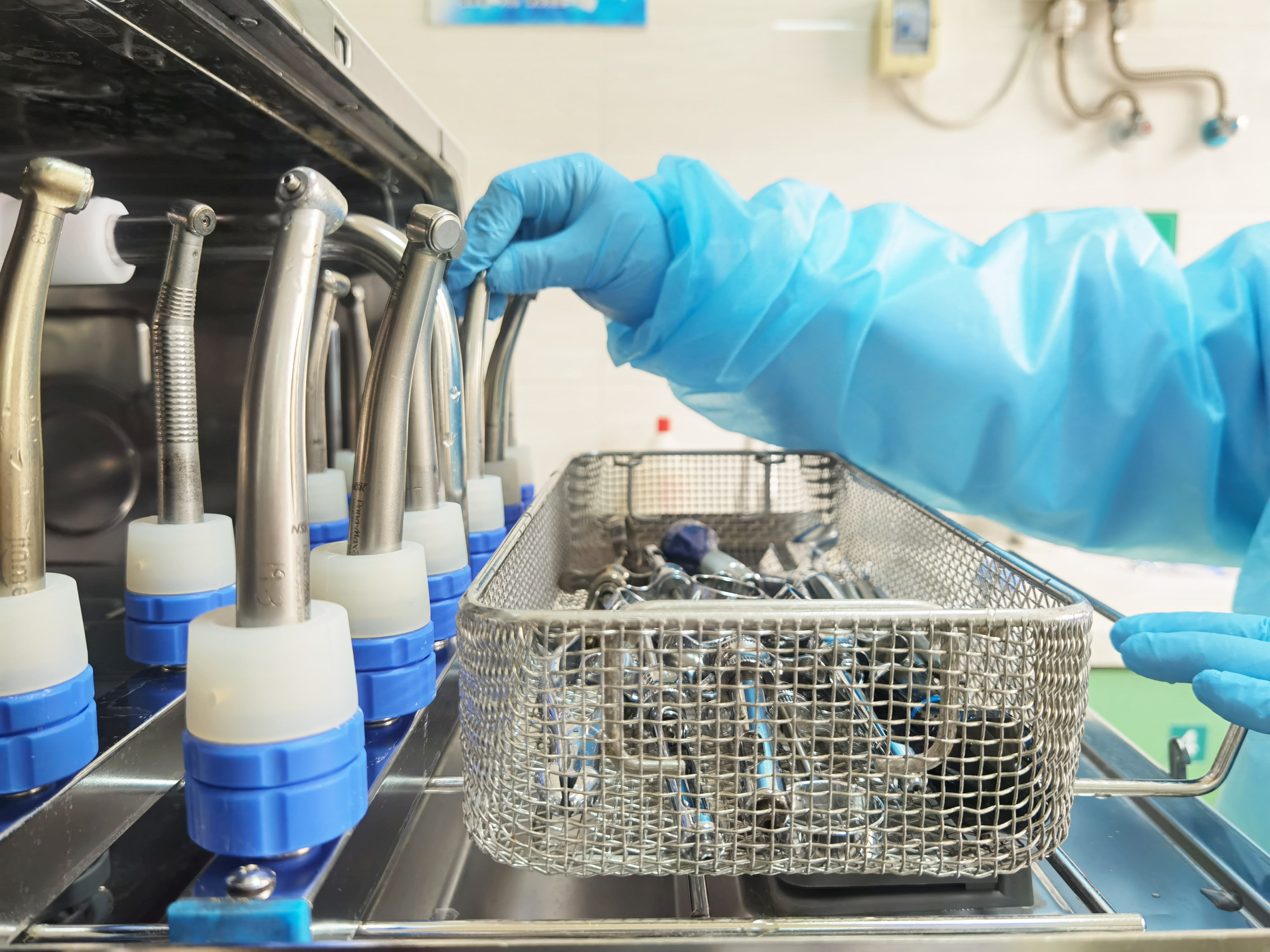 齊齊哈爾北滿鴻鵬眼科醫(yī)院張振軍院長領(lǐng)銜的團(tuán)隊(duì)，都是“眼科老炮”