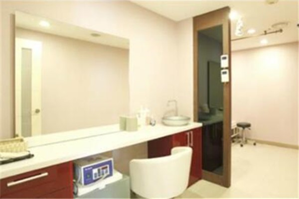 北京協(xié)和醫(yī)院雀斑治療前必知，醫(yī)生的個(gè)性化診療建議