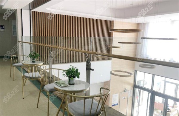 青島建中植發(fā)休息