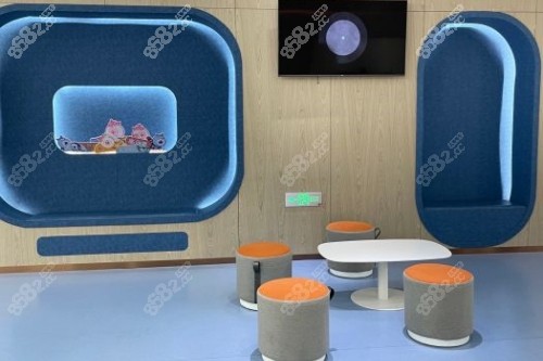 鄭州尖峰眼科醫(yī)院等待區(qū)