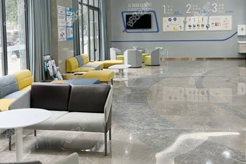 鄭州尖峰眼科醫(yī)院休息區(qū)域 鄭州尖峰眼科醫(yī)院休息區(qū)域