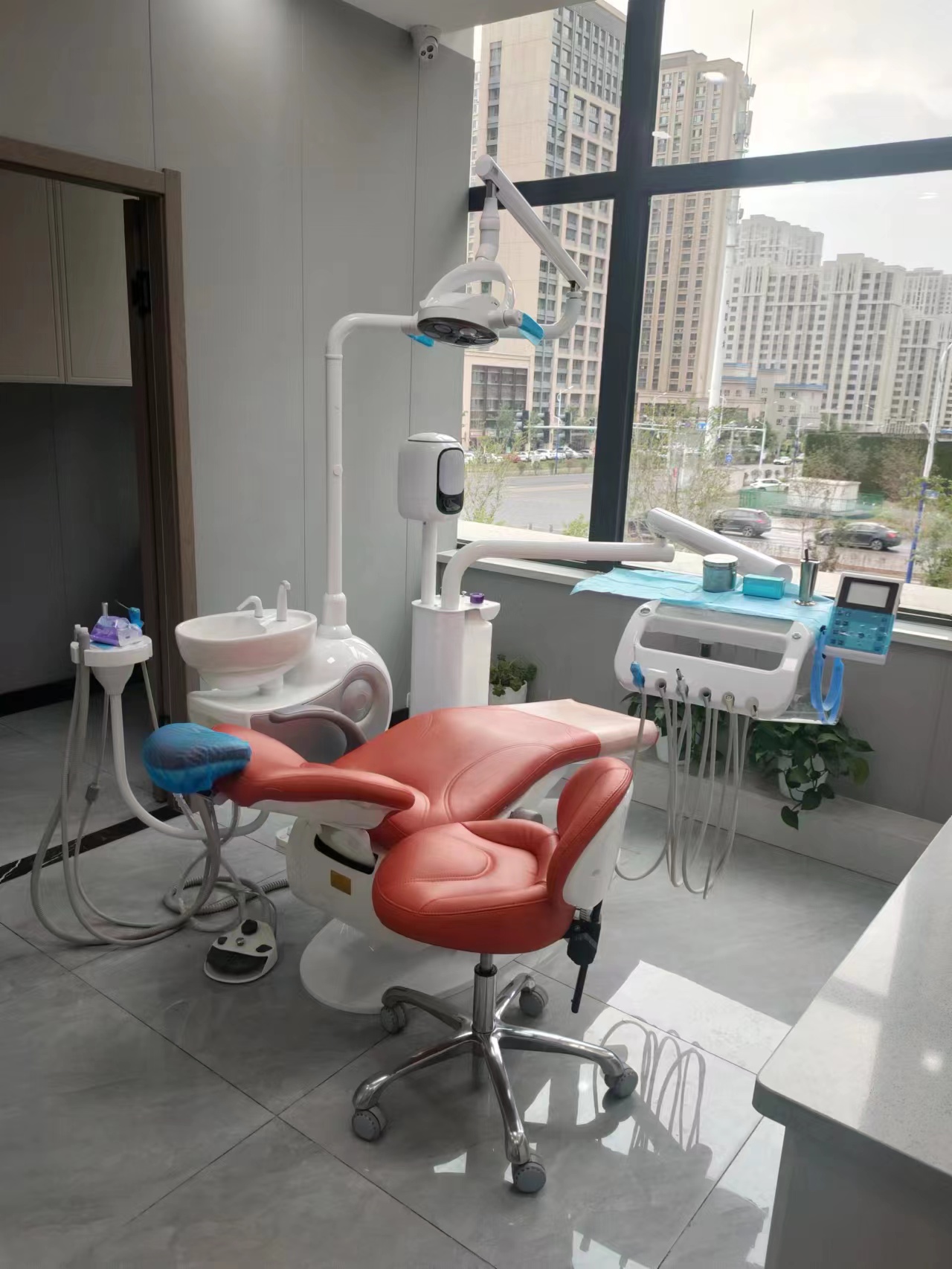 三、重慶團圓口腔醫(yī)院種植牙醫(yī)生團隊4位核心種植骨干醫(yī)生，各有所長覆蓋全場景