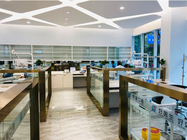 昆明團(tuán)圓口腔醫(yī)院的種植價(jià)格貴嗎？