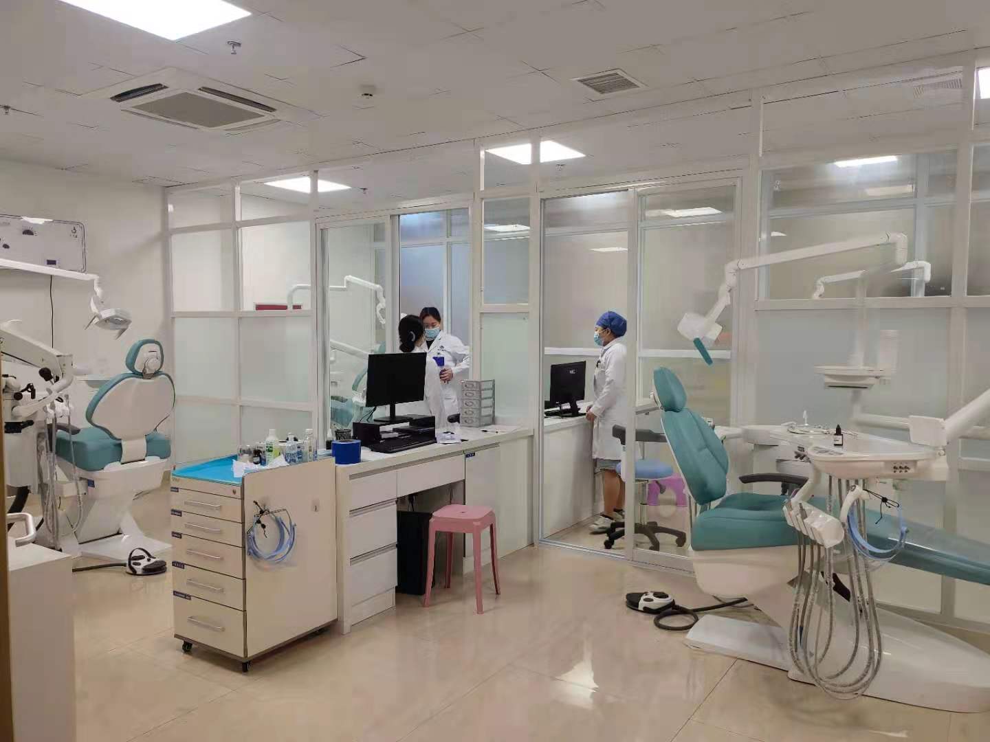 五、醫(yī)生團(tuán)隊(duì)怎么樣？好技術(shù)還得靠好醫(yī)生來施展