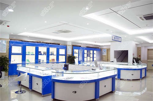 重慶華廈眼科醫(yī)院環(huán)境-配鏡中心 重慶華廈眼科醫(yī)院環(huán)境-配鏡中心