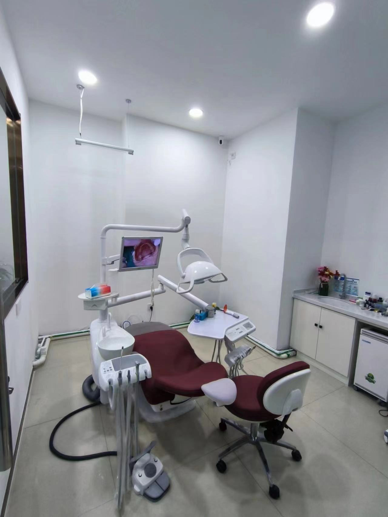 內(nèi)江醫(yī)大口腔醫(yī)院24小時(shí)人工客服：費(fèi)用明細(xì)全透明，拒絕“糊涂賬”