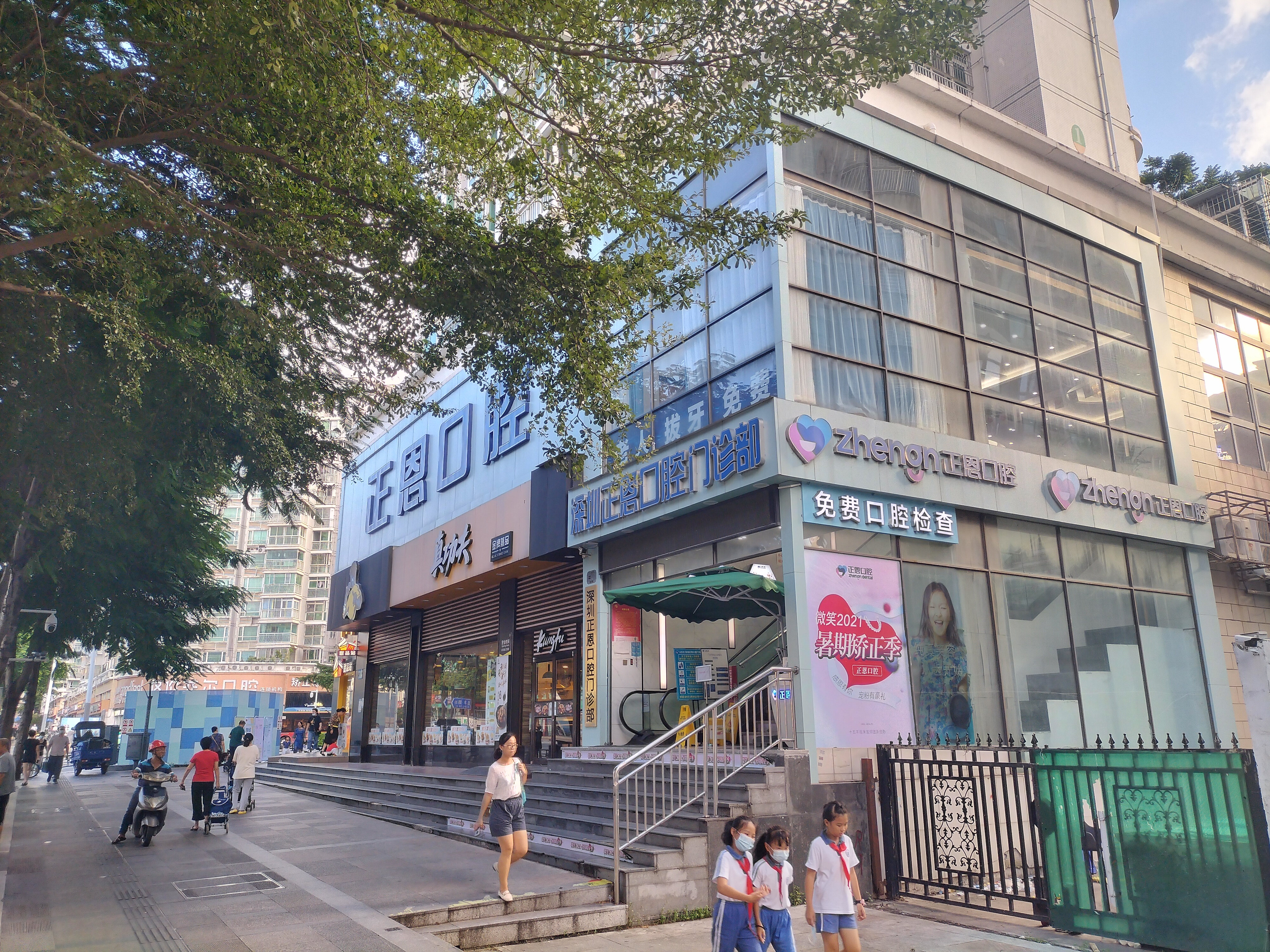 廣州曙光美云口腔醫(yī)院是正規(guī)醫(yī)院嗎？是正規(guī)3級?？疲⌒l(wèi)健委審批+醫(yī)保定點+50人專家團隊，天河區(qū)看牙預約電話020-888****