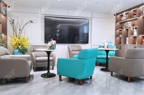 長(zhǎng)沙梵童醫(yī)療美容二樓休息區(qū)