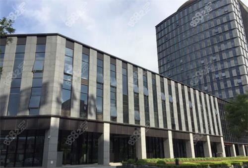 北京?，斄猪槼毖劭剖召M(fèi)都高嗎？2026近視/白內(nèi)障價格表：飛秒1.2w+/晶體3w+