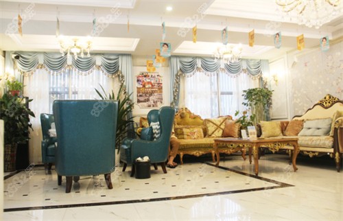 長(zhǎng)沙梵童醫(yī)療美容休息區(qū)環(huán)境圖