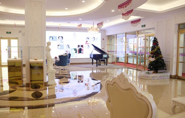 广州军美医疗美容医院是公立医院吗？不是，公立背景医生领衔的零事故正规私立医美