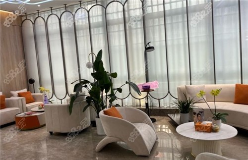 廈門臉博士醫(yī)療美容醫(yī)院休息區(qū)照片