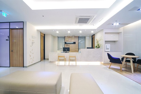 廣州市第一人民醫(yī)院整形科靠譜嗎？公立大醫(yī)院，技術(shù)好價格明，還有超優(yōu)質(zhì)病房！ 