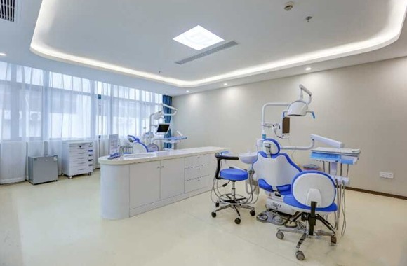 三亞雅?？谇粚儆谑裁礄n次的醫(yī)院？中端價(jià)位享高端體驗(yàn)，沖進(jìn)三亞口腔前十性價(jià)比高 