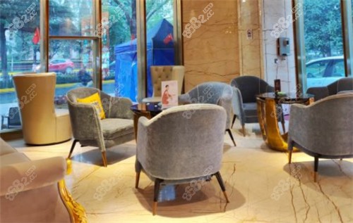 武漢亞韓整形等待區(qū)照片