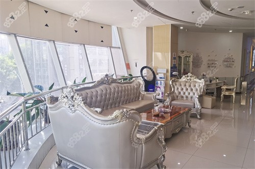 西寧華美整形候診區(qū)