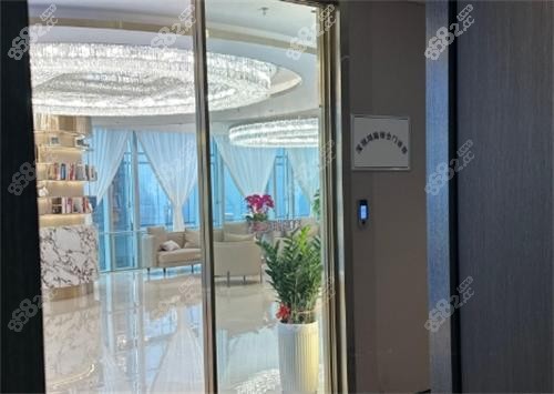 深圳鴻瑞整形醫(yī)院門口