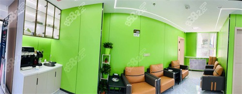 烏魯木齊品杰口腔等待區(qū)域