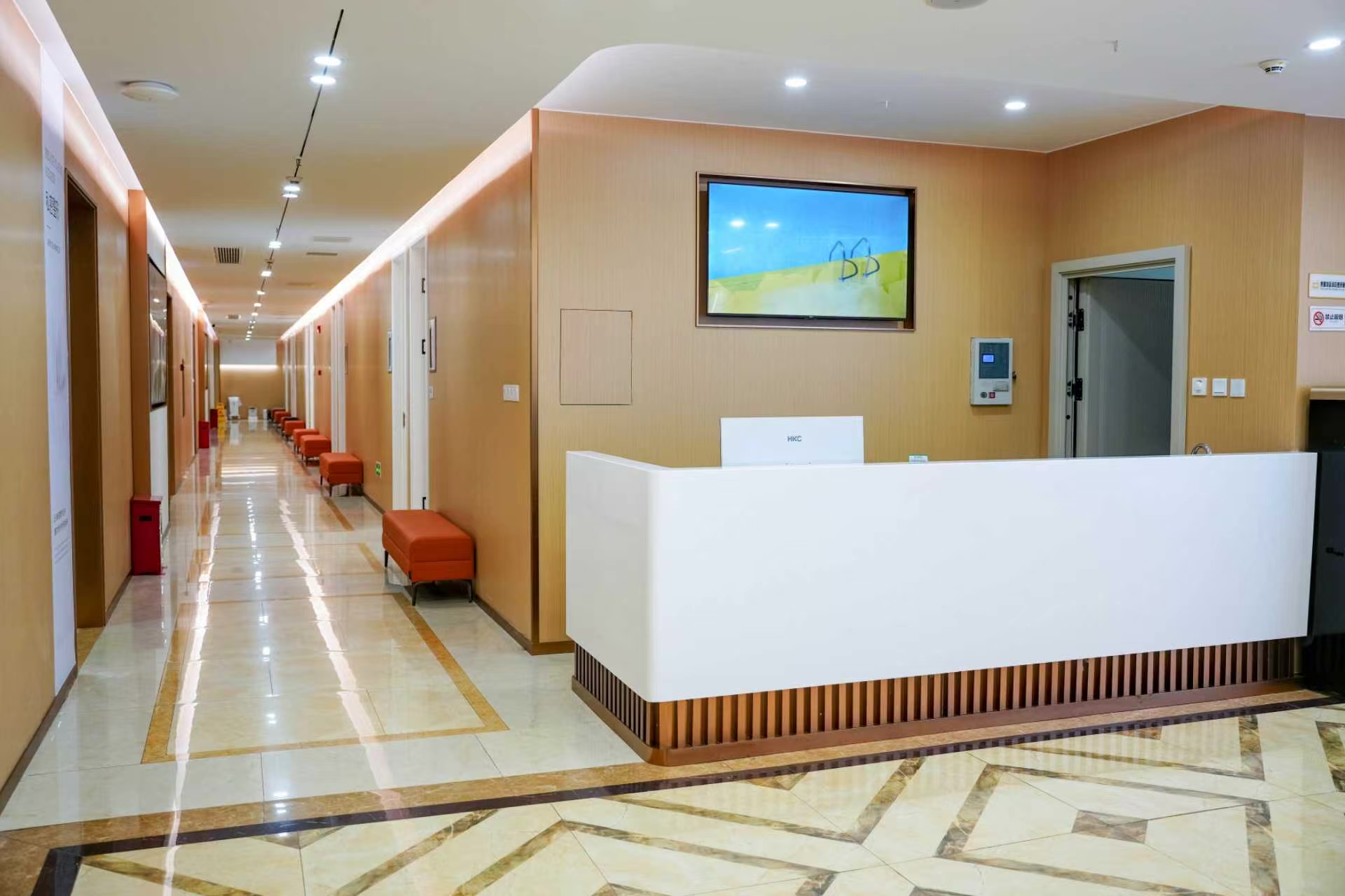 四、成都密愛天使私密整形?？漆t(yī)院醫(yī)生團隊：誰為你做3D生物束帶1.5萬的手術(shù)？