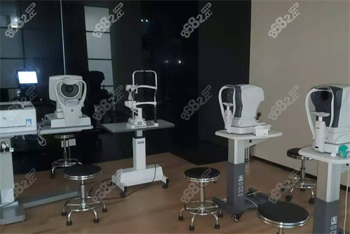 青島阿瑪施眼科檢查區(qū)環(huán)境圖