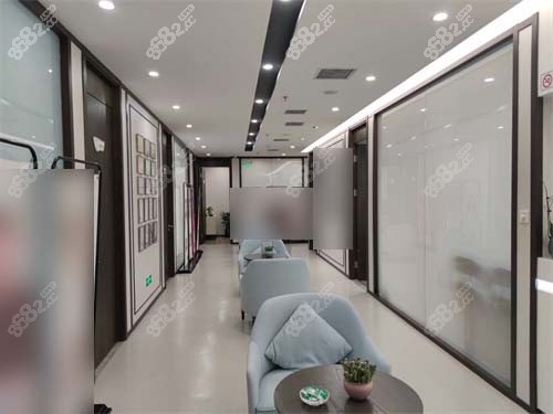 北京加減美醫(yī)療美容門診部候診區(qū)