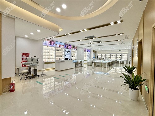 南京華廈眼科醫(yī)院配鏡