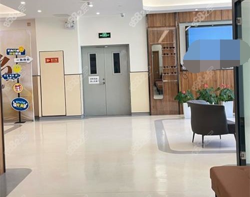 北京朝聚眼科的大廳環(huán)境