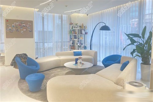 上海艾嘉瞳心眼科門診部休息區(qū)