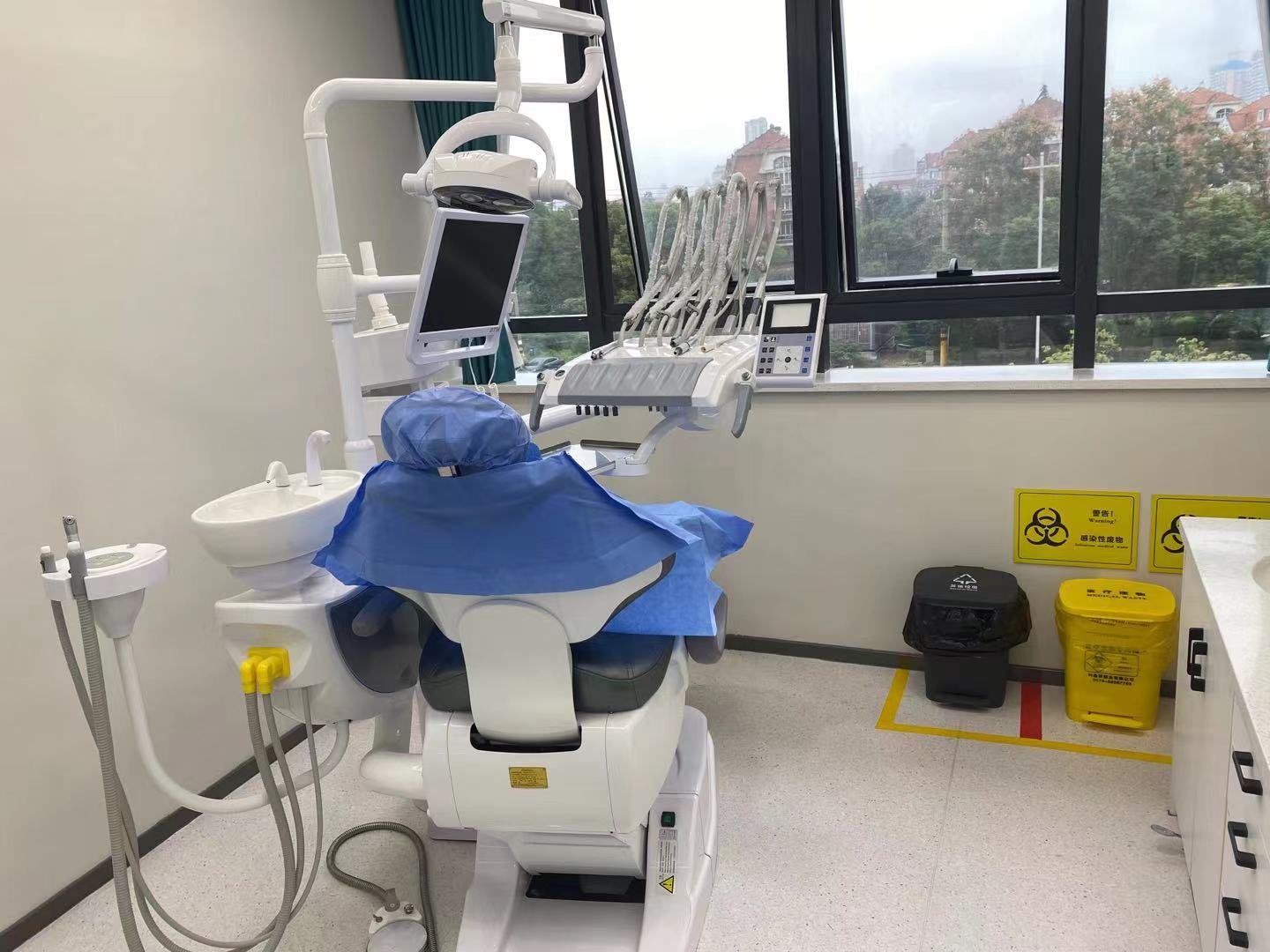 醫(yī)生團隊：經(jīng)驗深厚，種植正畸雙強