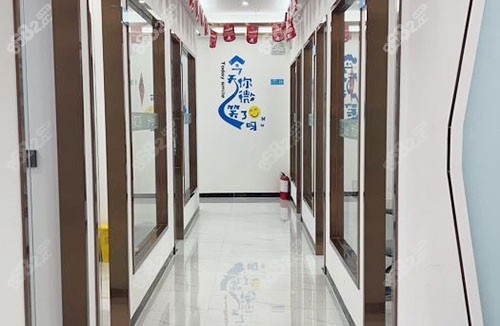 ?？谘泪t(yī)森口腔走廊環(huán)境圖