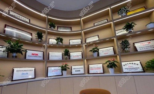 ?？谥Z貝爾口腔榮譽(yù)墻示意圖