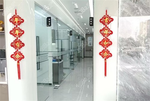 ?？谥仓揽谇蝗f達(dá)店走廊